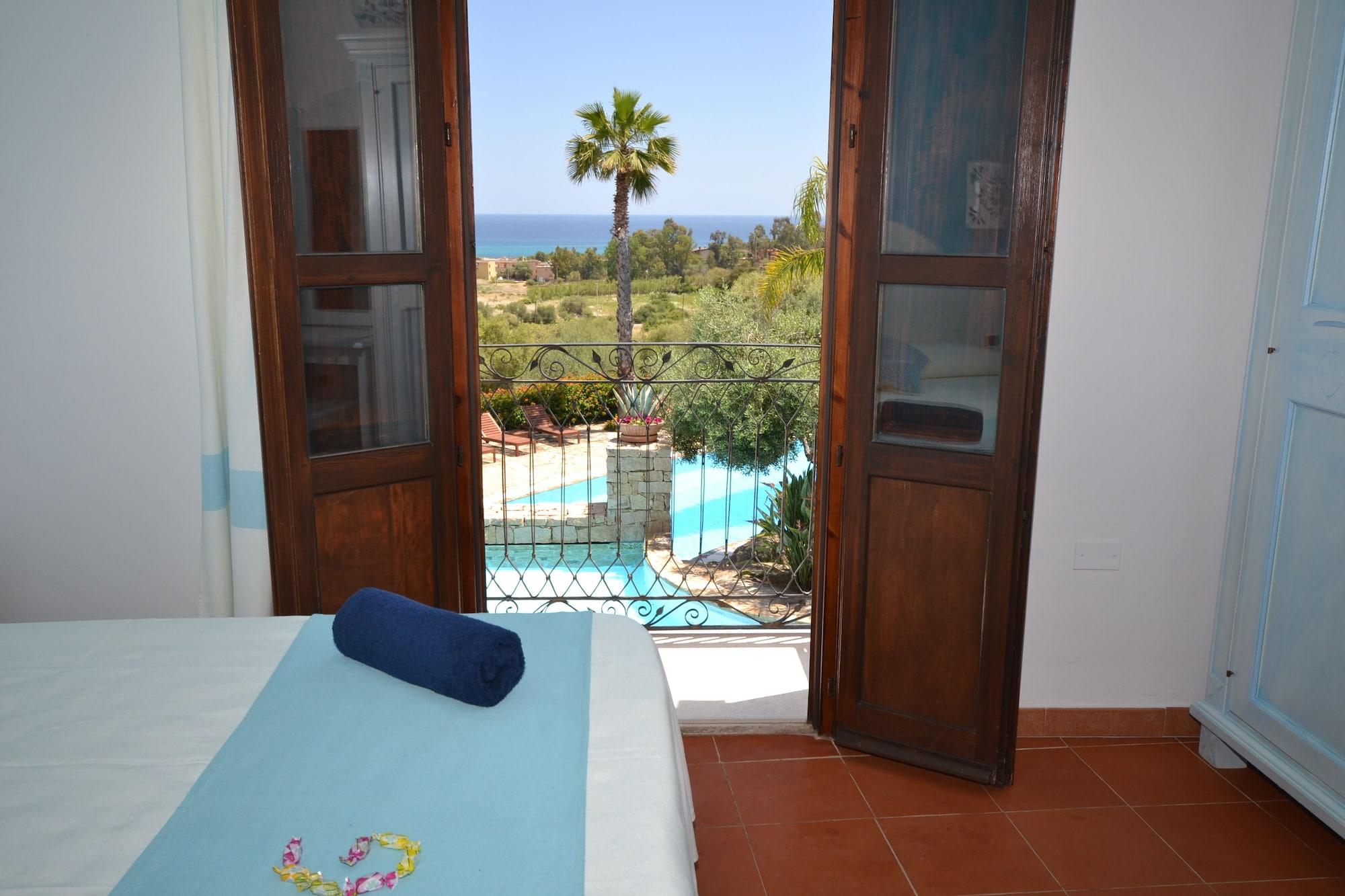 Felix Hotels - Galanias Hotel & Retreat Бари-Сардо Экстерьер фото
