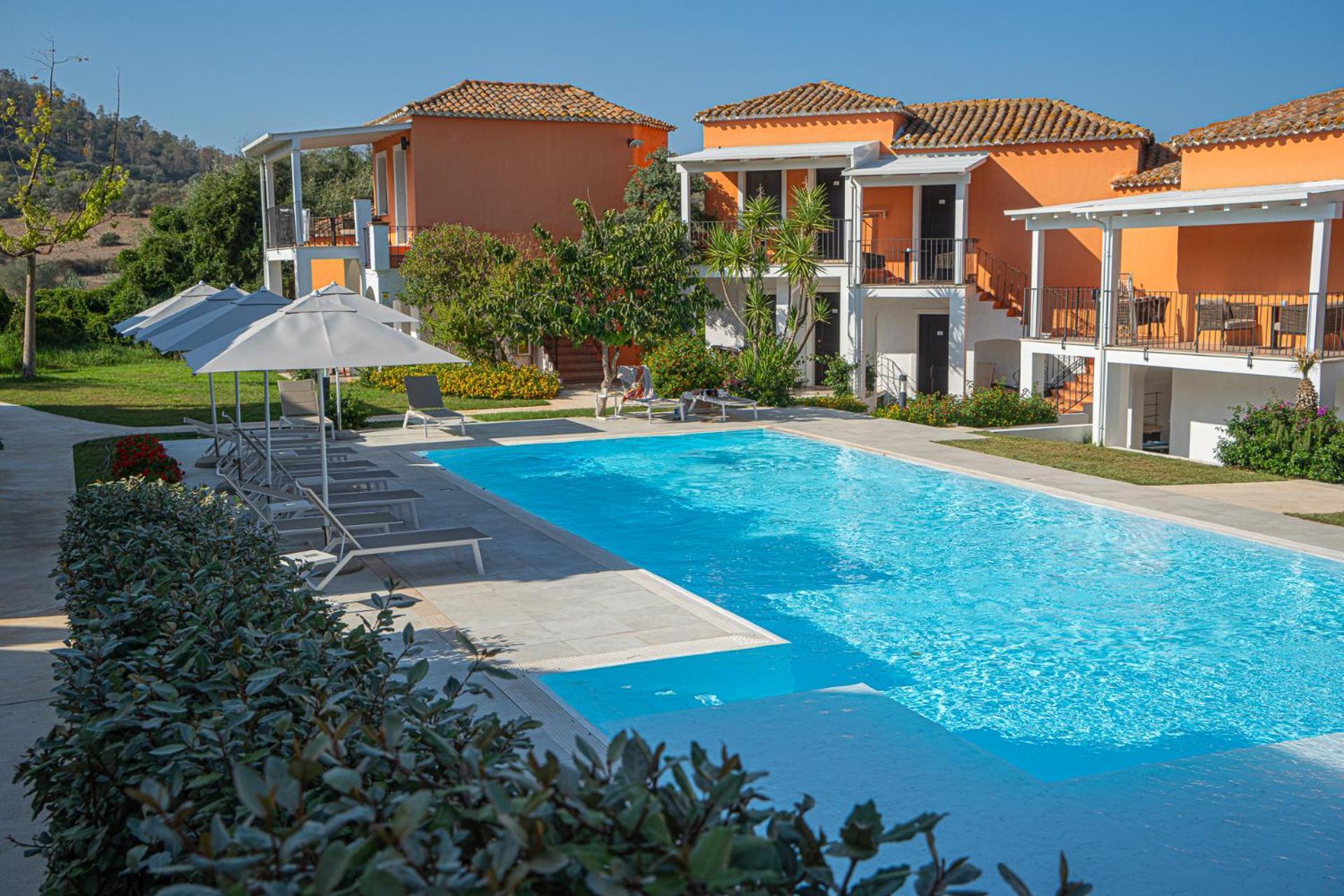 Felix Hotels - Galanias Hotel & Retreat Бари-Сардо Экстерьер фото