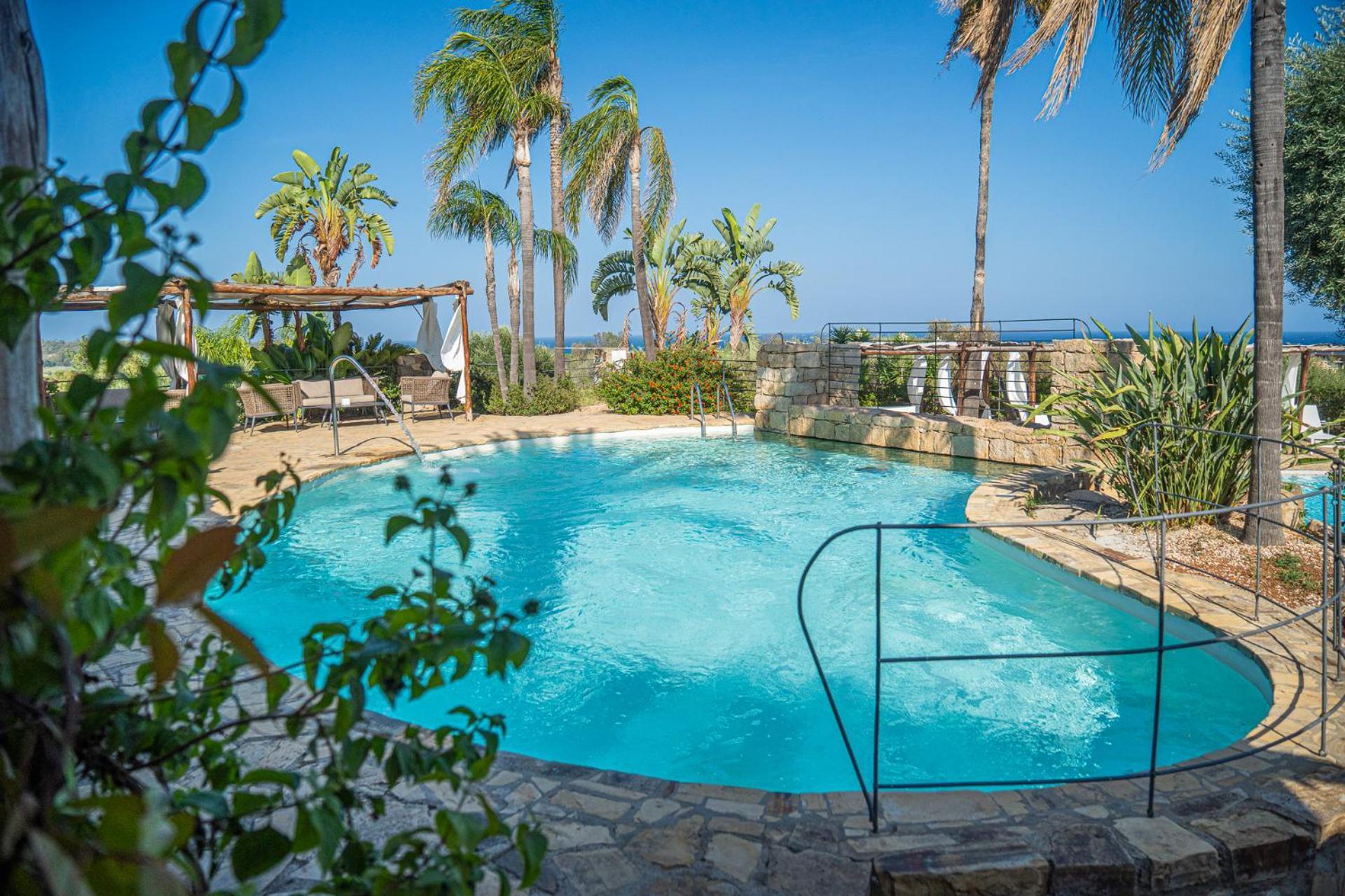 Felix Hotels - Galanias Hotel & Retreat Бари-Сардо Экстерьер фото